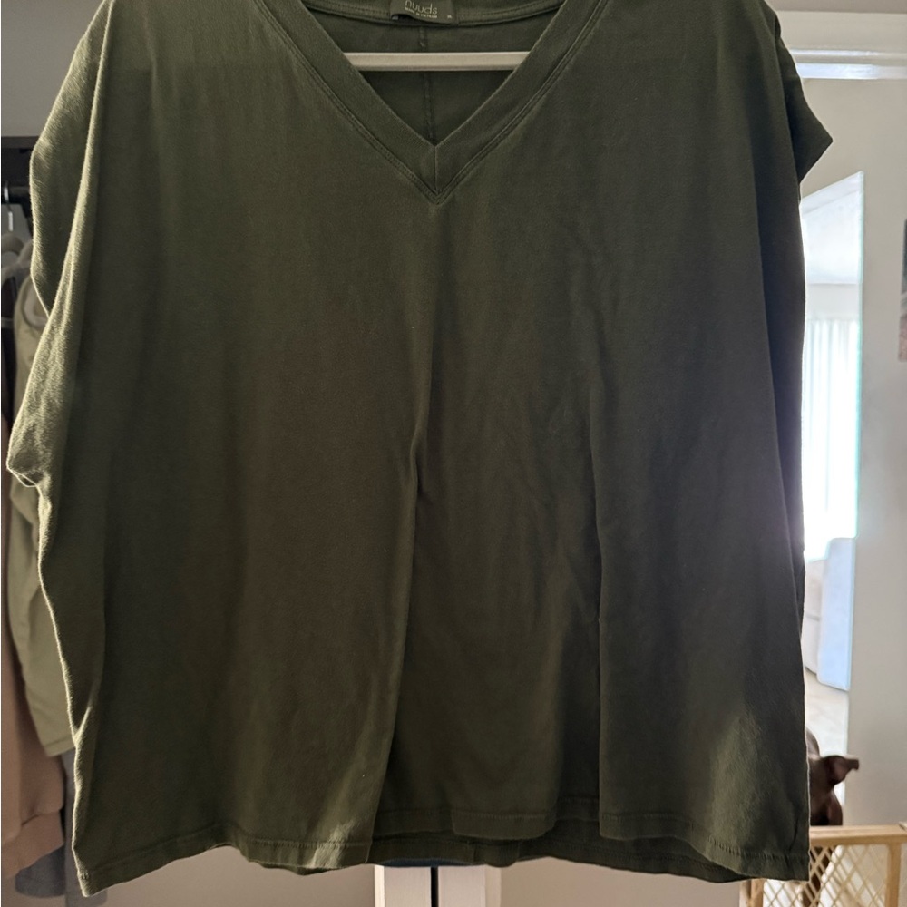 NUUDS darkest olive xl v neck muscle tee